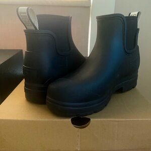 Ugg rain boots droplet